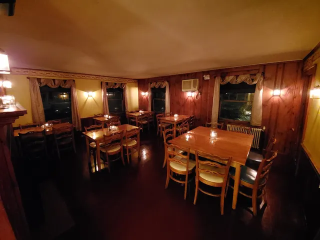 Morrisseys' Porch & Pub