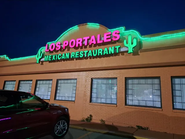 Los Portales