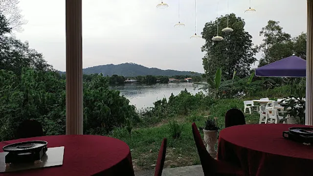 The Zenia Shellout & Grill Steamboat