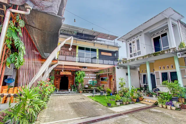 OYO 93736 Homestay Joglo Dephis Syariah