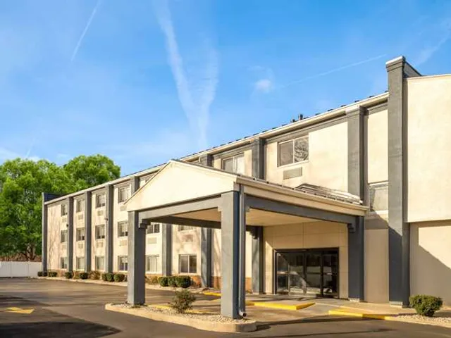 AmericInn by Wyndham Woodstock IL