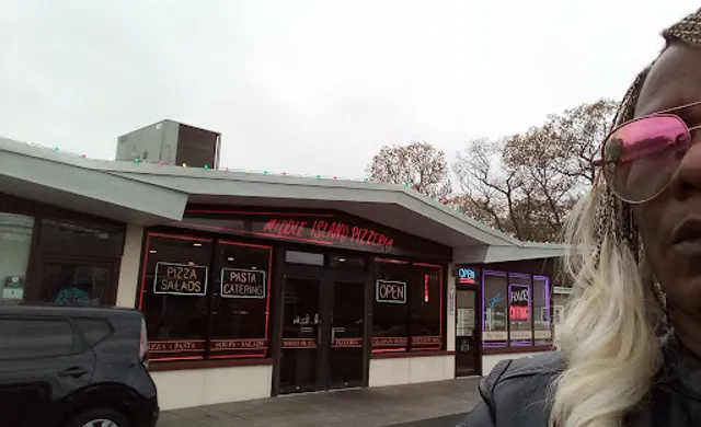 Middle Island Pizza