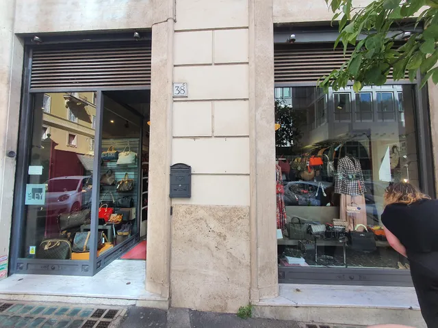 Lesley Luxury Vintage Roma - Via Lombardia