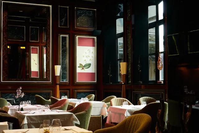 Ernest’s Bar by ÇokÇok Pera