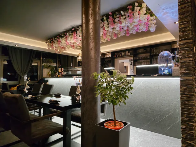 Sushi Club - The Hidden Place