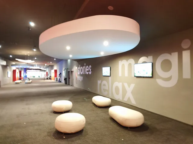 Cines Kinépolis Nevada Shopping