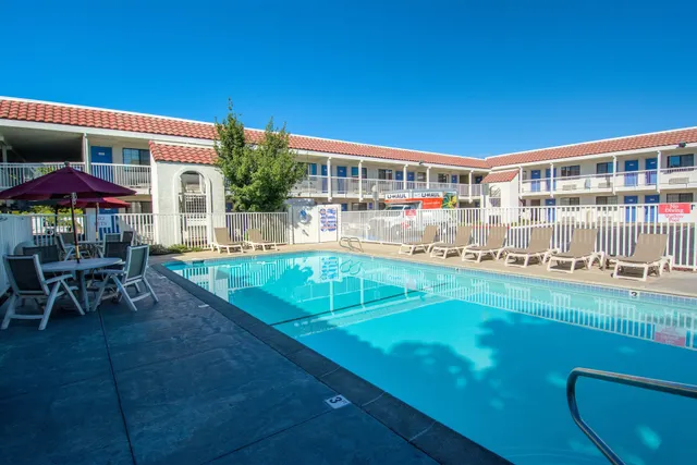 Motel 6 Redding, CA - South