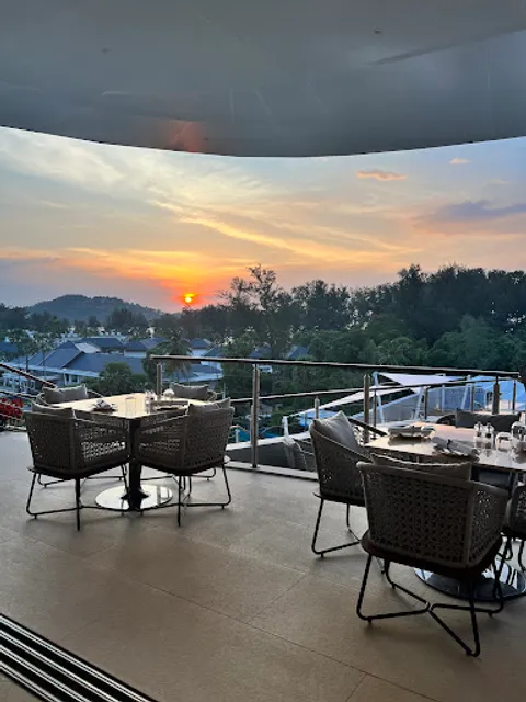 7th Floor Restaurant & Bar