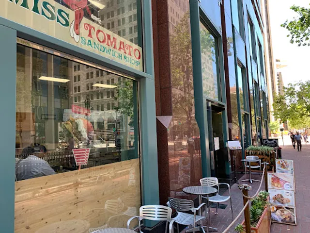 Nosh Cafe & Catering