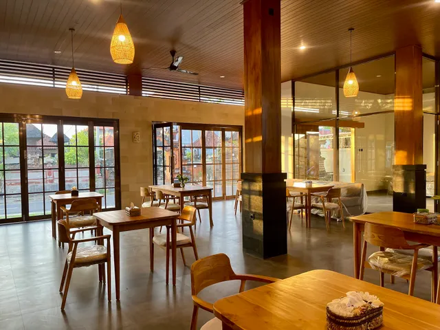 Hi Cube Bali - Café, Hostel & Co-Working Batu Mejan