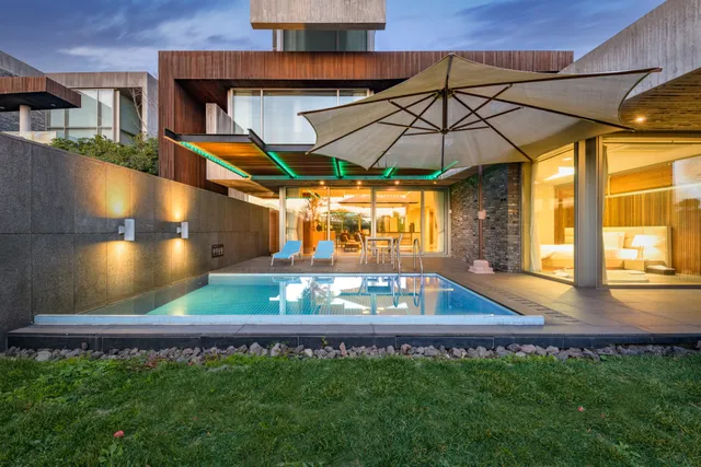 Bayhill Pool & Villa