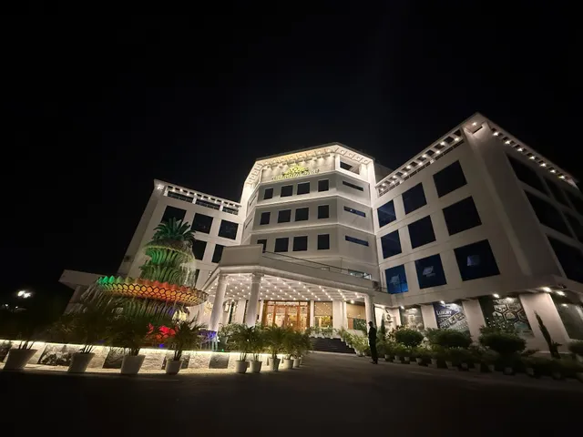 The Royal Park Hotel Siwan