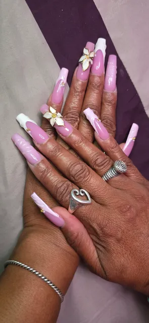 Nails Technician