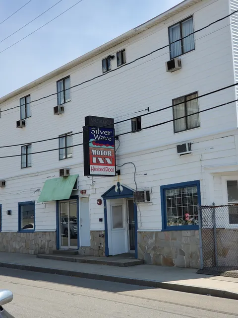 Silver Wave Motor Inn