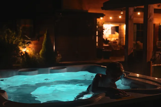 Dom to za mało - jacuzzi & boiska