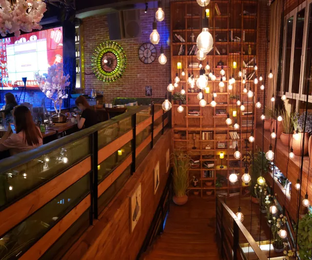 十一歌里椰子雞音樂餐廳