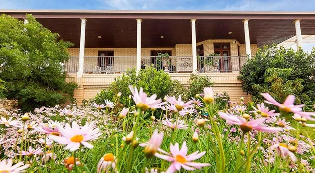 FAIRWAY MANOR ACCOMMODATION