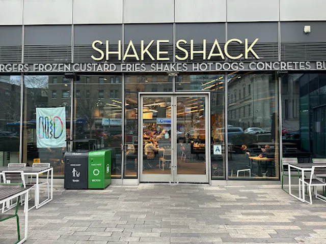 Shake Shack Empire Outlets - Staten Island Ferry