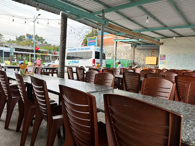 Quán Tuấn Thảo 180 - Hải Sản Bờ Kè Hàm Tiến, Mũi Né