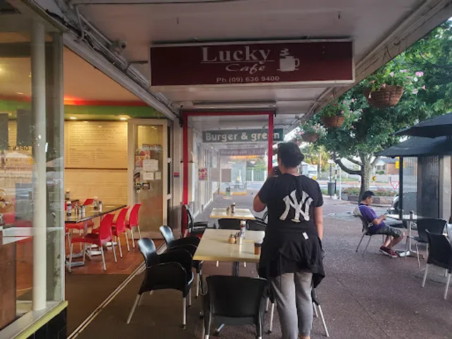 Lucky Cafe