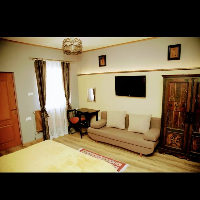 Vintage Apartment - Central 2BDR