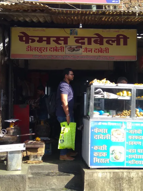 Famous Dabeli - Best and Tasty Kutchi Dabeli