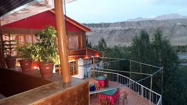 Saqi Hotel & Restaurant