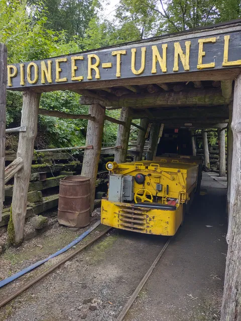 Pioneer Tunnel Coal Mine & Steam Train