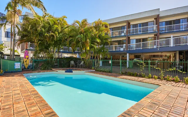 Red Star Palm Beach | Gold Coast Hotel