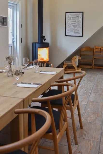 Mandøpigen: Cafe, Turbåd & Lejligheder