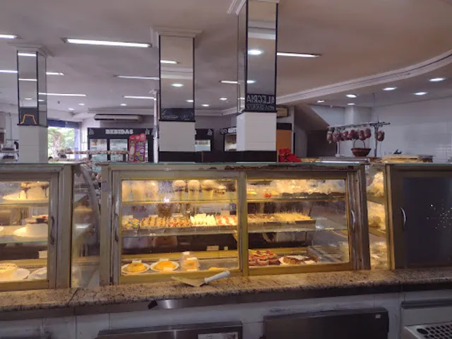 Empório Adoro Pães e Confeitaria