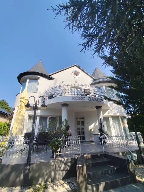 Villa Rose Garden Panzió