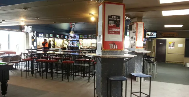 MacKenzies Hotel & Backpackers