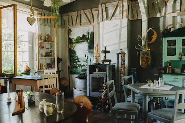 Laden Cafe Mohnamour