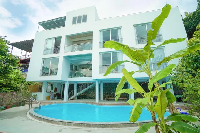 Banana and Rose, Tuan Chau Island, Tuần Châu