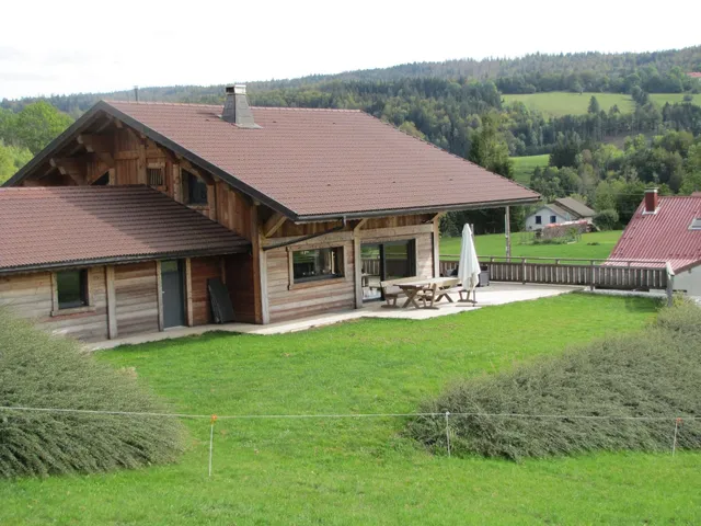 Chalets Le Rocheret:Les Éterlous et Les Éterles - Location chalet grand gîte familial sauna séjour détente montagne rando ski Jura