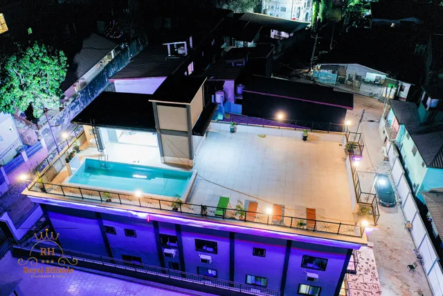 Royal Hillside Apartments and Hotel