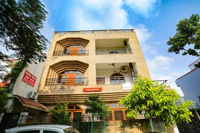 FabExpress Prashansa Palace - Hotel Near Varanasi Railway Station