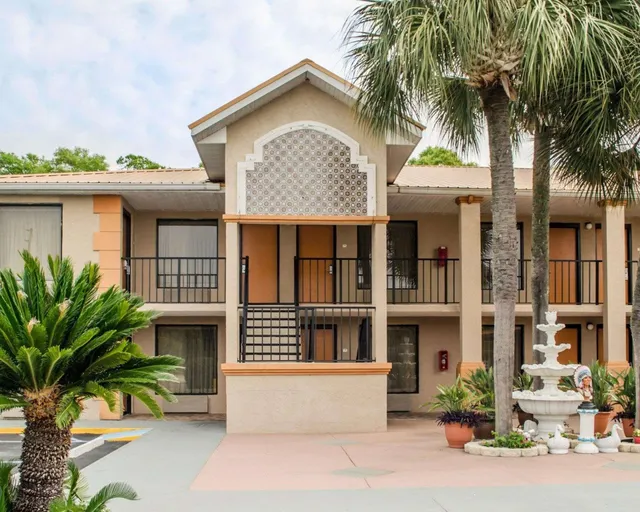 Quality Inn near Manatee Springs State Park