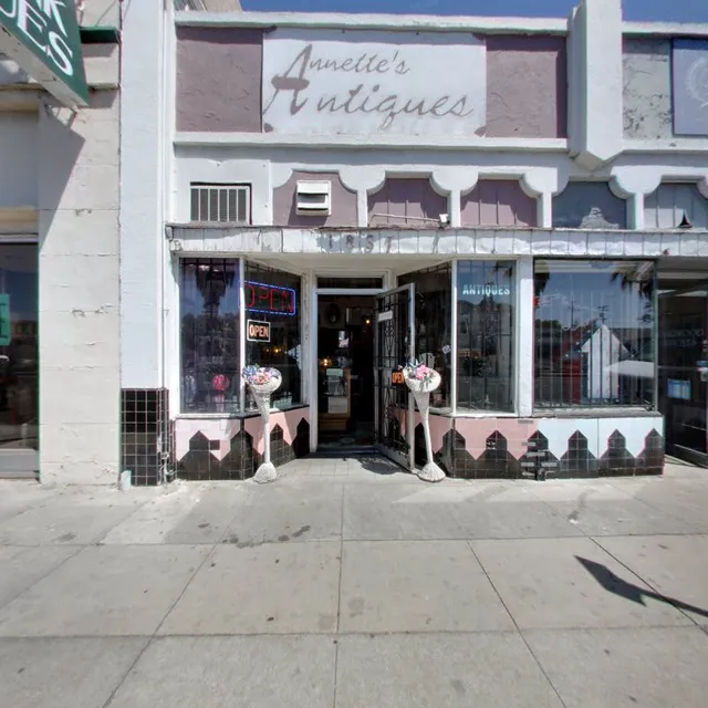 Briarwood Antiques and Collectibles