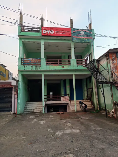 Hotel O Paras Guest House & Restaurant