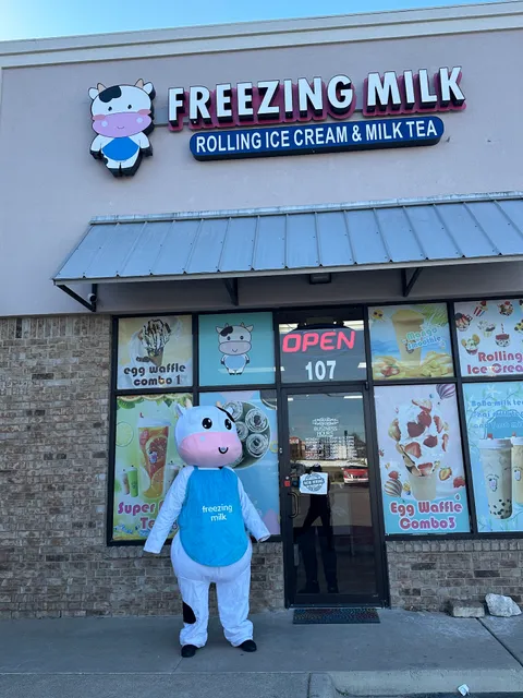 Freezing milk rolling ice cream