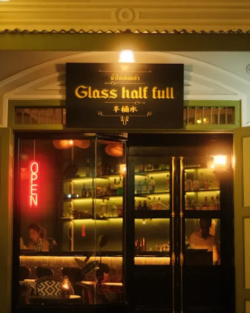 Glass Half Full Bar Yaowarat เยาวราช