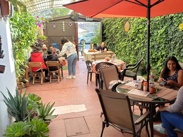 Colibrí Dorado. Restaurante