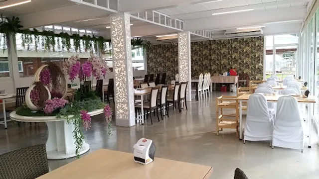 Ta Nam Phu Lae Restaurant