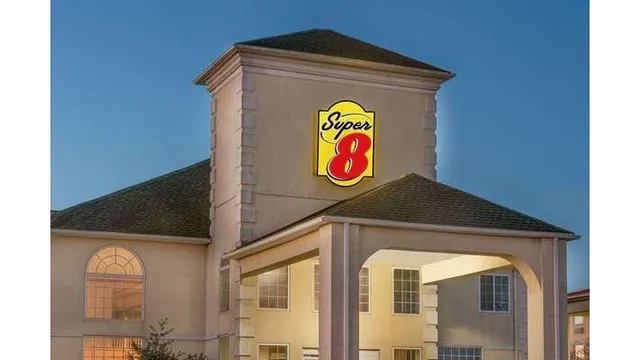 Super 8 by Wyndham Harrisburg Hershey North