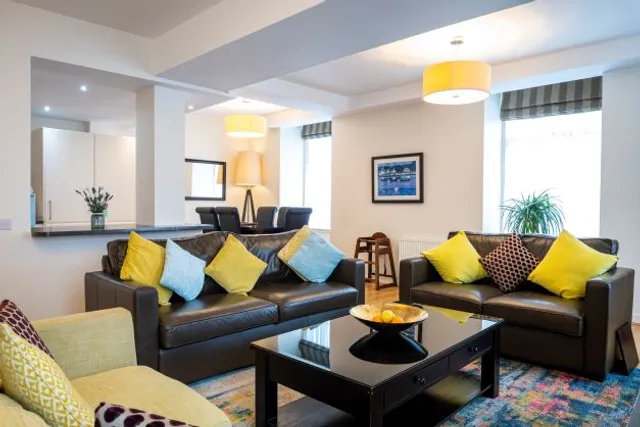 Inverness City Suites - Luxury Serviced Apartments