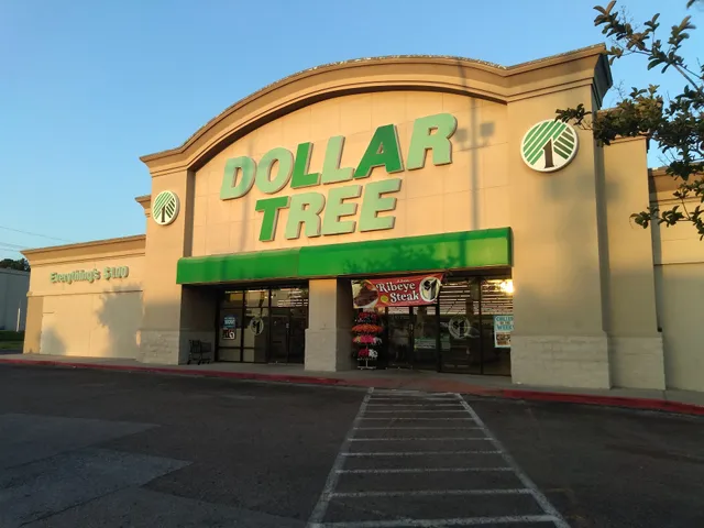 Pine Hollow Shopping Center