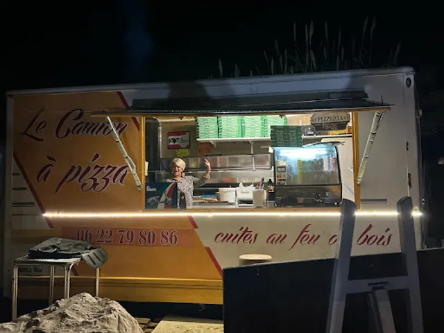 Le Camion A Pizza Feux De Bois
