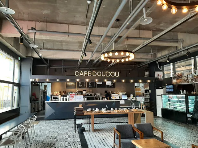 Cafe DouDou